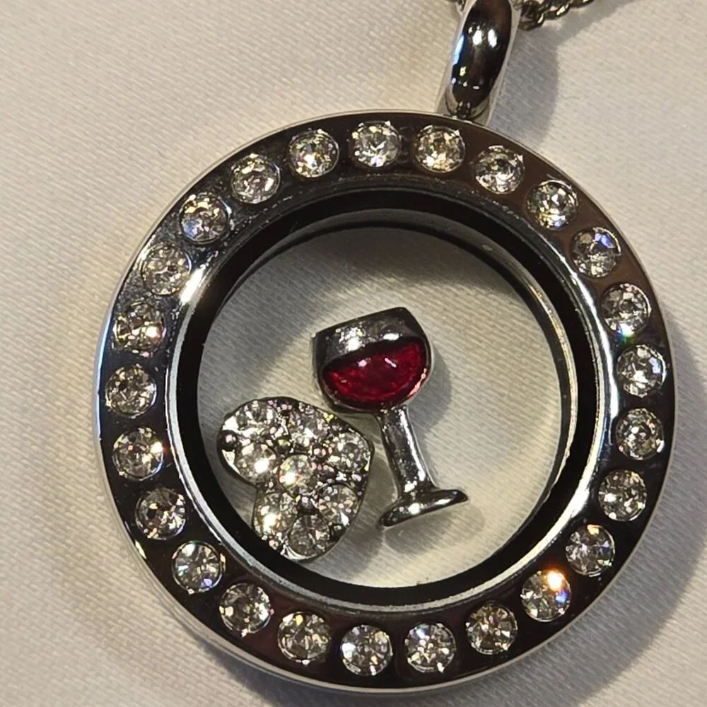 Origami Owl floating locket with wine and heart charm, VGUC Silver tone.